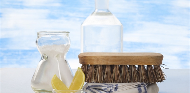 DIY All Natural All purpose cleaner recipe using essential oils